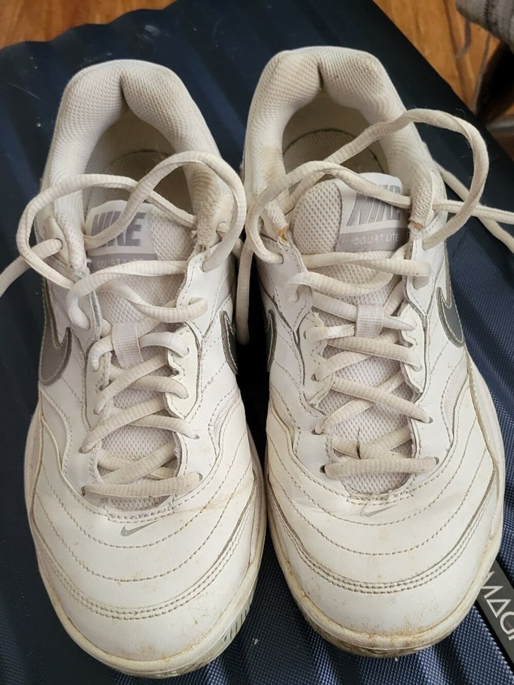 Nike tennis sneakers 7.5